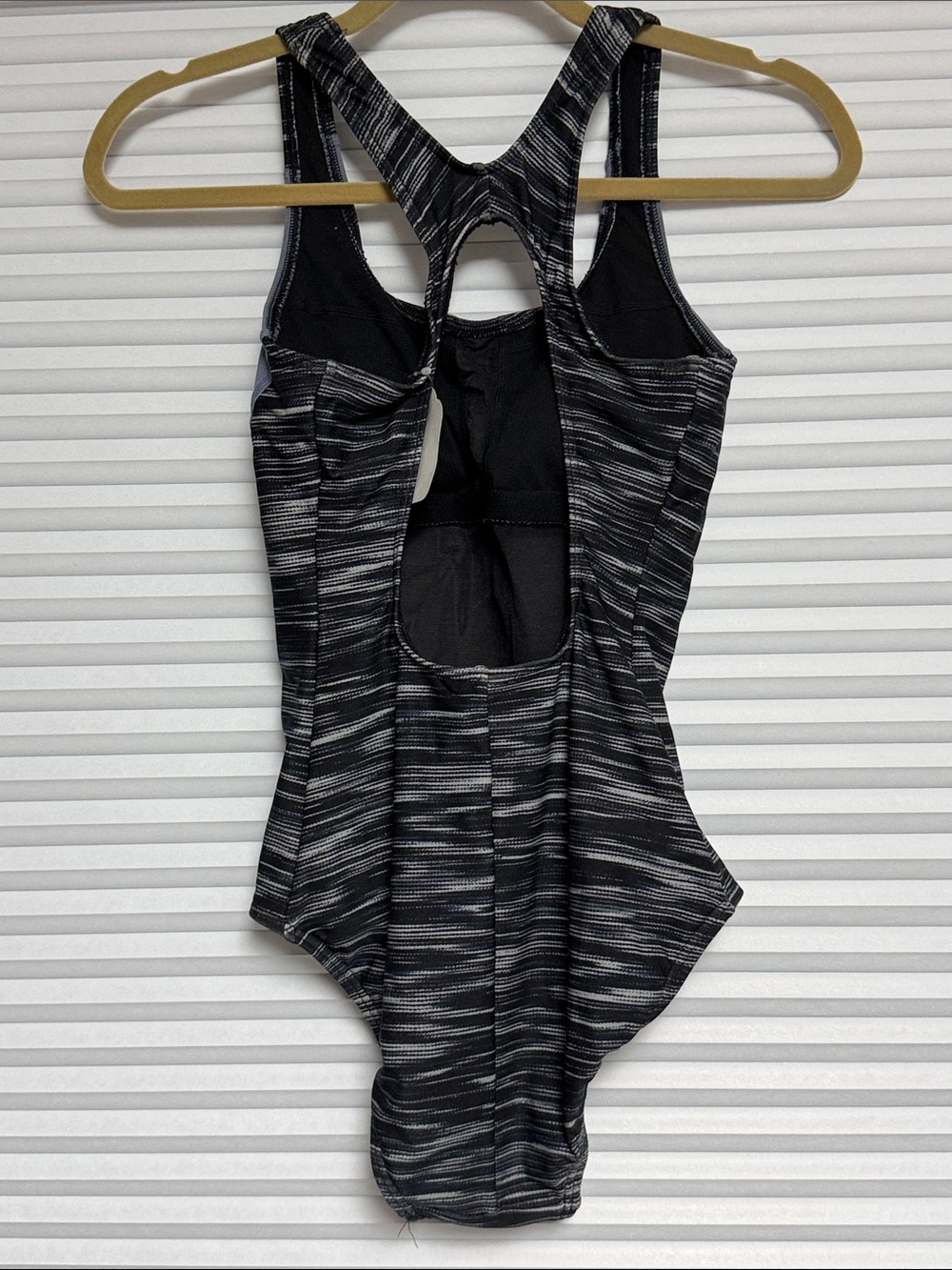 TYR Women’s Swimsuit - Size 8 - Picture 3 of 5